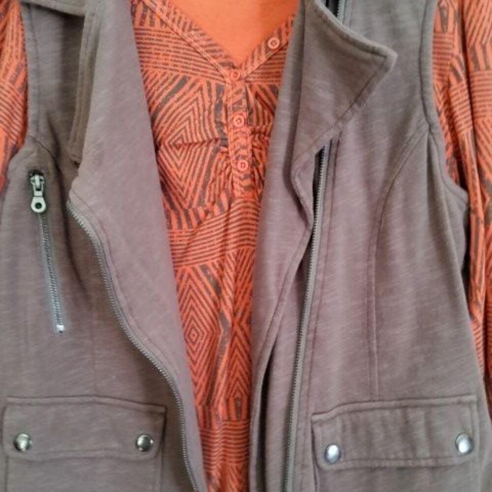 H12  Cruel Southwestern style Orange t shirt & Tan Hooded cross zip Vest Set